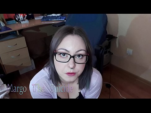 ❤️ Sexy meisje met bril zuigt Dildo diep op camera ️❌ Sluts at us ﹏